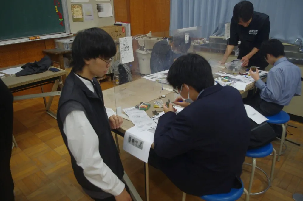 ギアボックス組み立ての様子