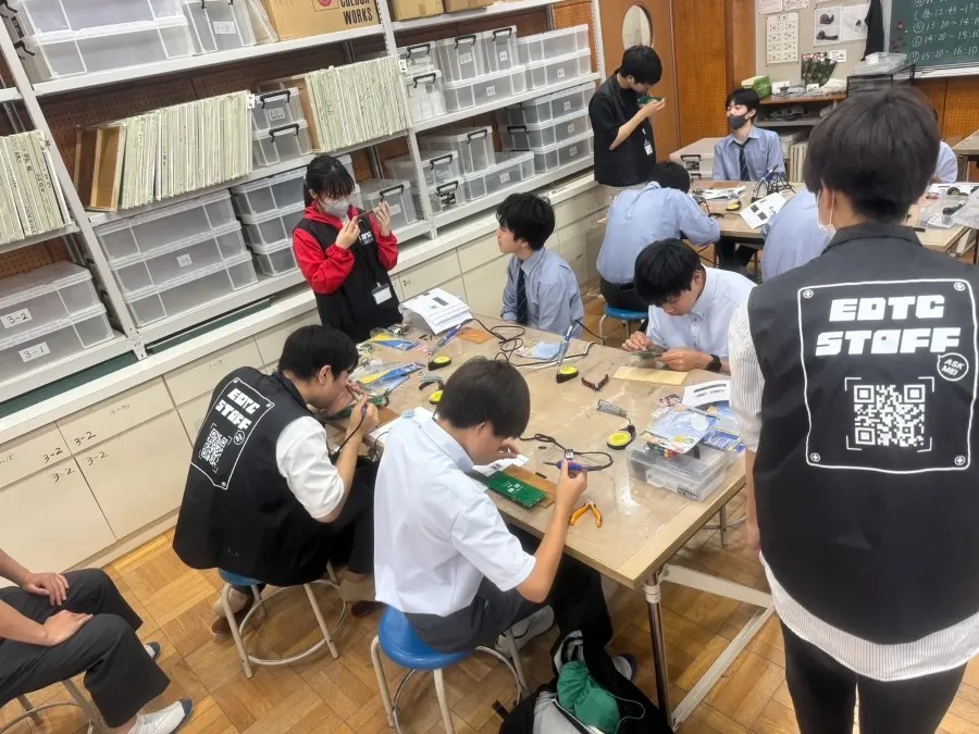 はんだ付けの様子