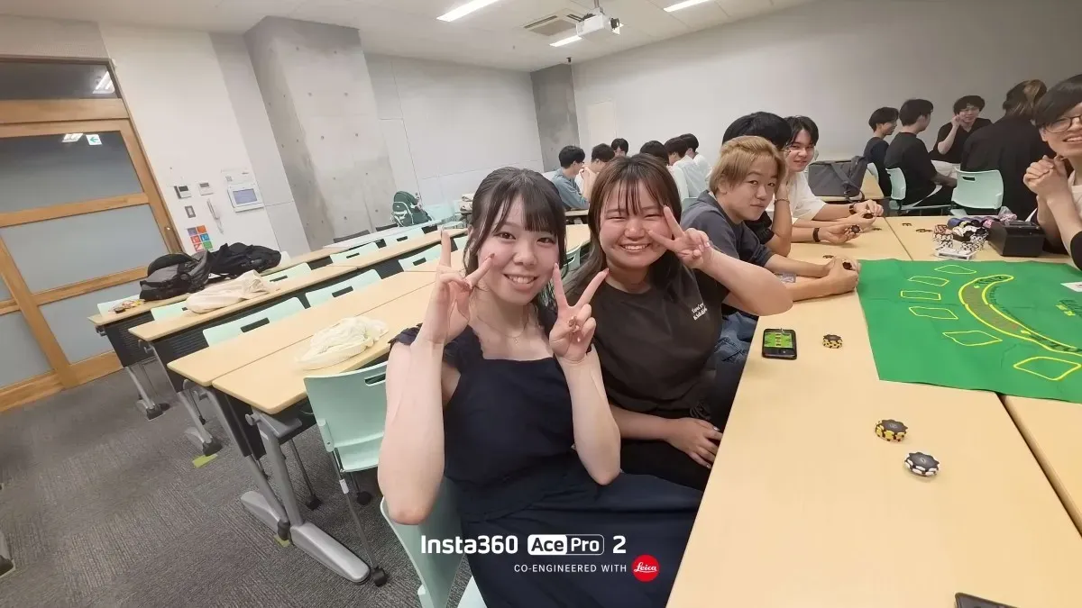 手前でBJ奥でito横でスマブラをしている様子