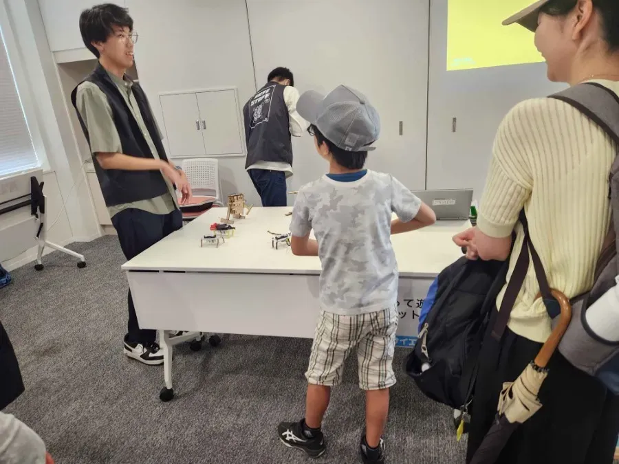 ぶるぶる君と相撲ロボットの展示