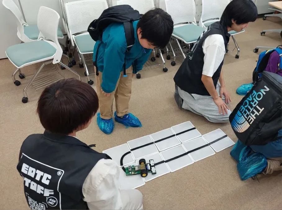 代表がはしゃいでいる様子