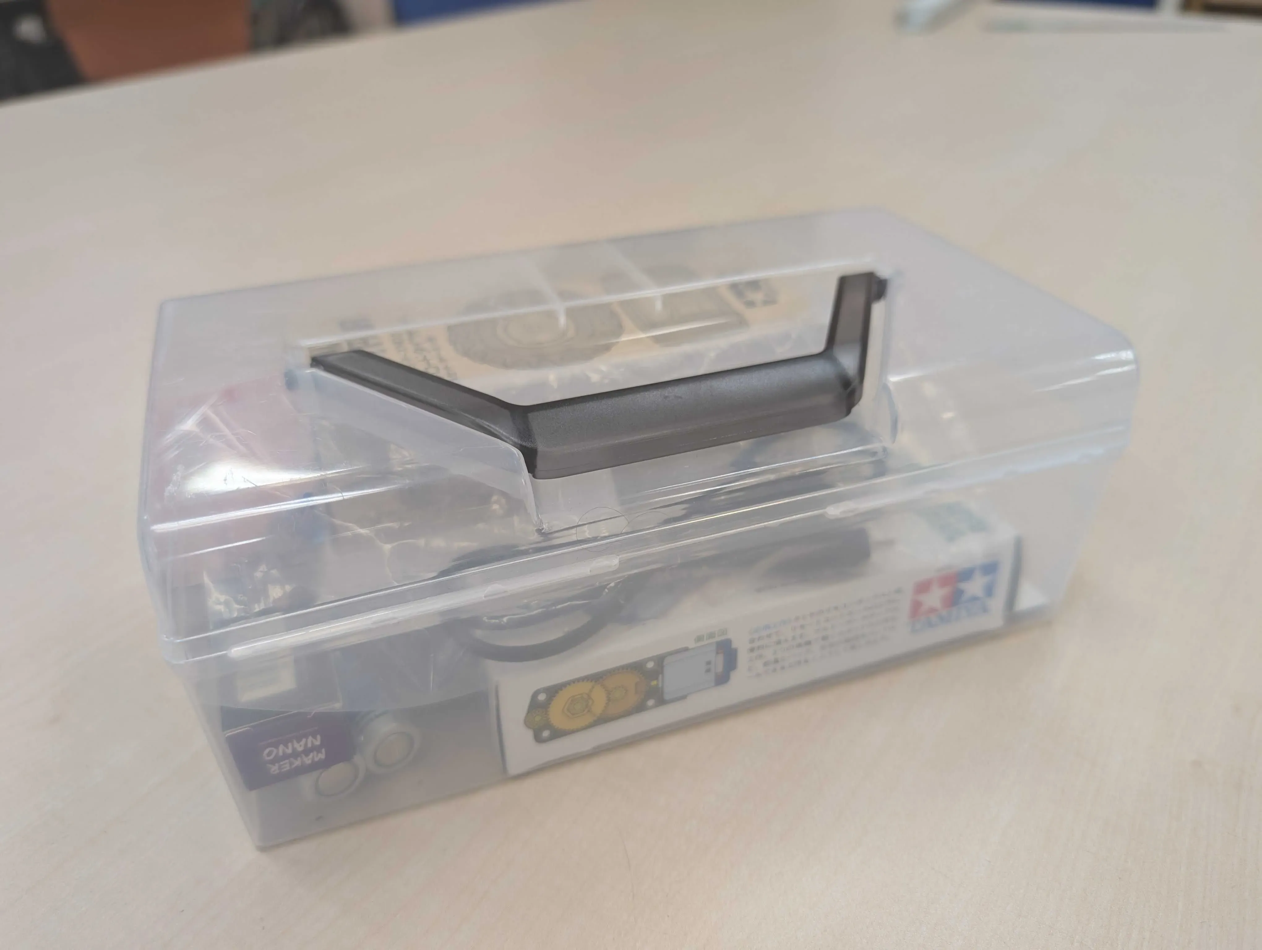 ライントレーサーの部品が入った工具箱
