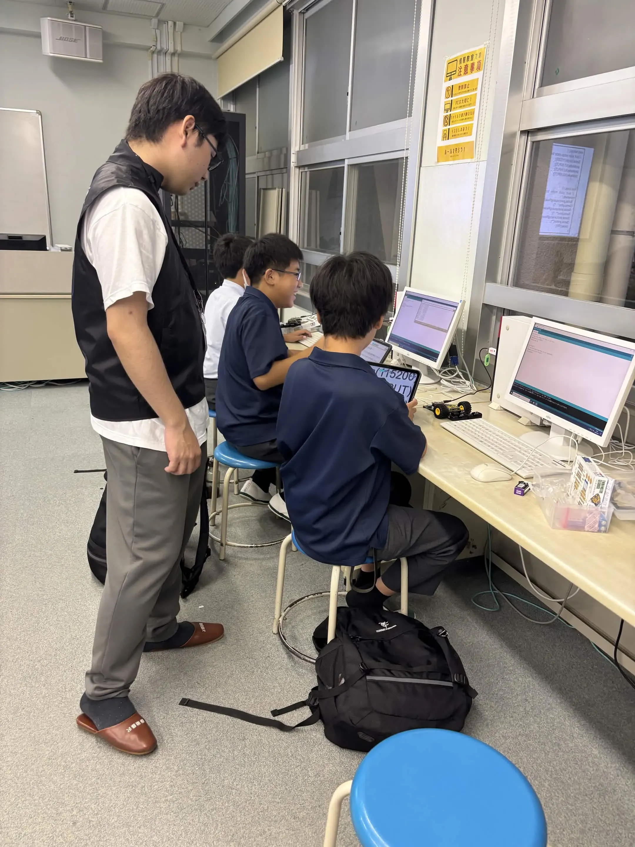 プログラミングをしている様子